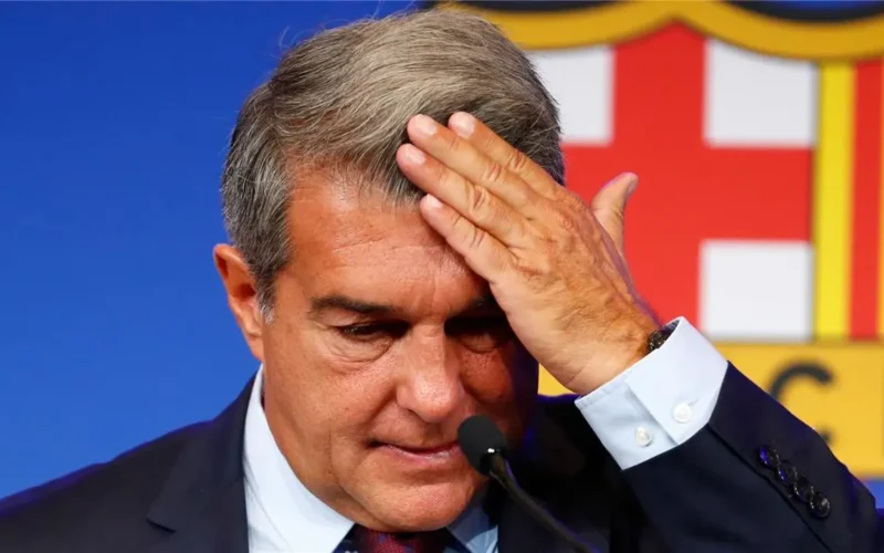 لابورتا يتهم فيكتور فونت بنشر الأكاذيب ومحاولة تشويه سمعته داخل برشلونة